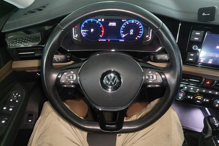 Used Volkswagen Passat 2019 330TSI Luxury Edition China VI Standard Steering Wheel