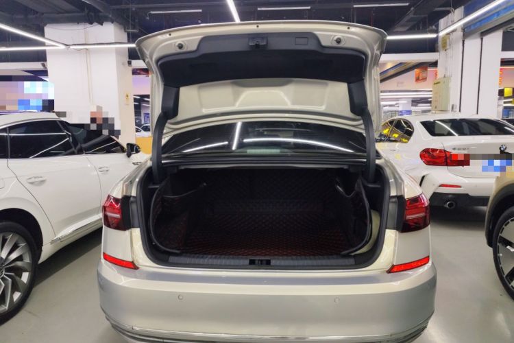 Used Volkswagen Passat 2019 330TSI Luxury Edition China VI Standard Trunk