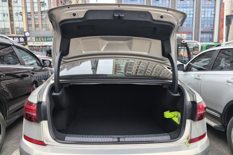 Used Volkswagen Passat 2019 330TSI Elite Edition China VI Trunk