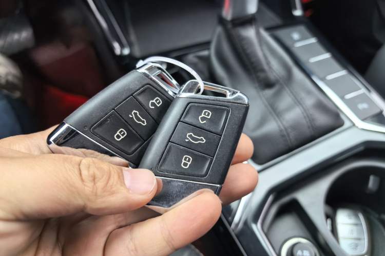 Used Volkswagen Passat 2019 330TSI Elite Edition China VI Vehicle Key