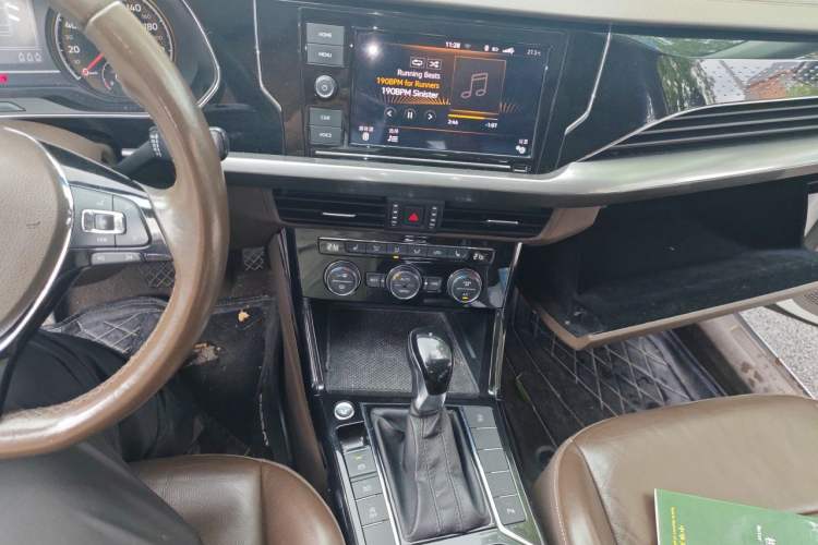 Used Volkswagen Passat 2019 330TSI Elite Edition China VI Audio And AC Panel