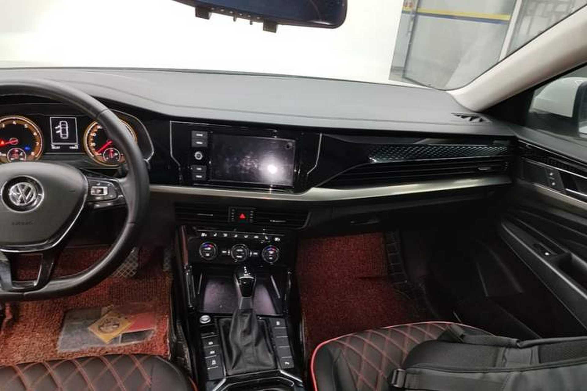 Used Volkswagen Passat 2019 330TSI Elite Edition China VI Audio And AC Panel