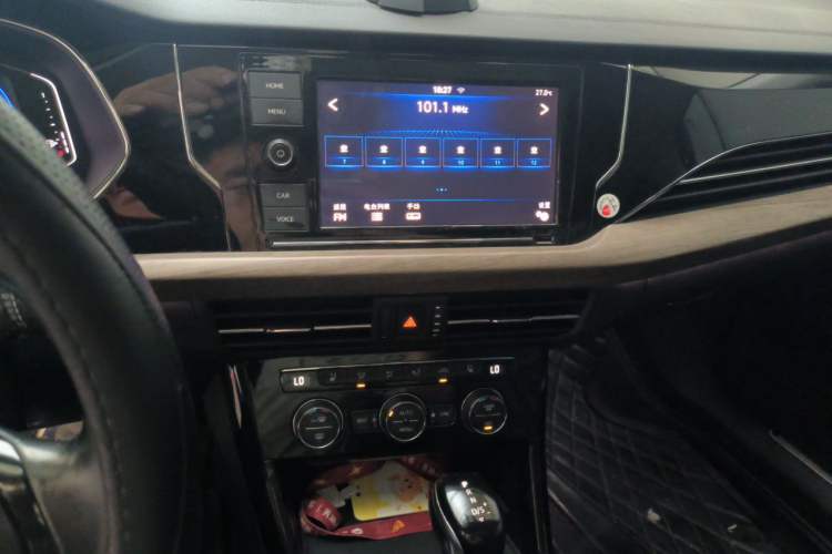Used Volkswagen Passat 2019 330TSI Luxury Edition China VI Standard Audio And AC Panel