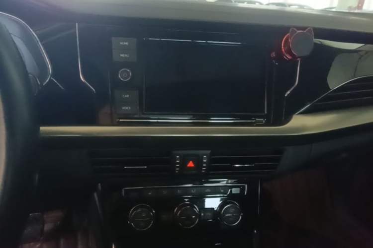 Used Volkswagen Passat 2019 330TSI Elite Edition China VI Audio And AC Panel