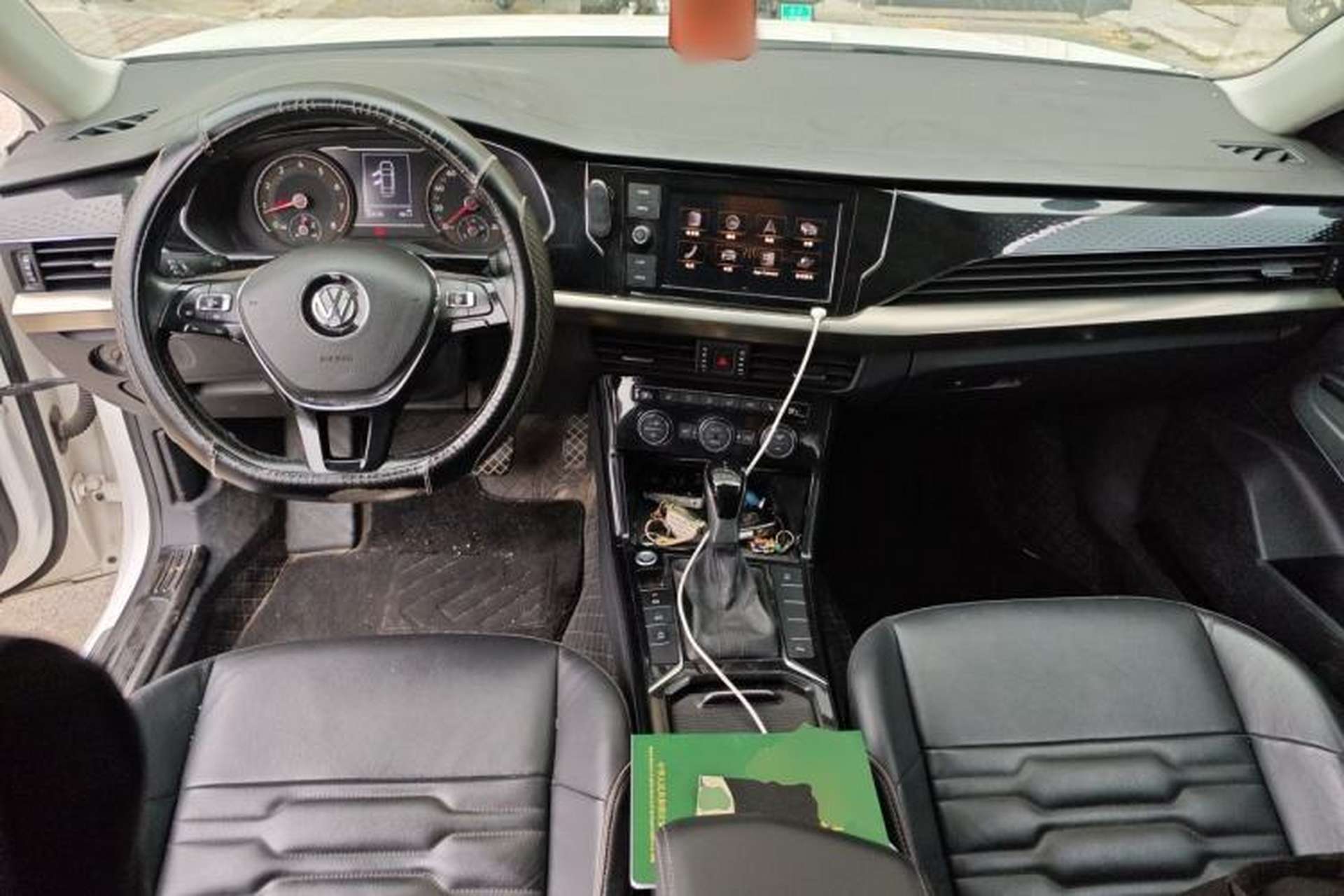 Used Volkswagen Passat 2019 330TSI Elite Edition China VI Center Console