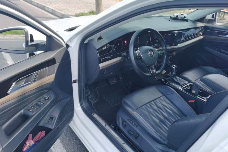 Used Volkswagen Passat 2019 330TSI Luxury Edition China VI Standard Driver Seat