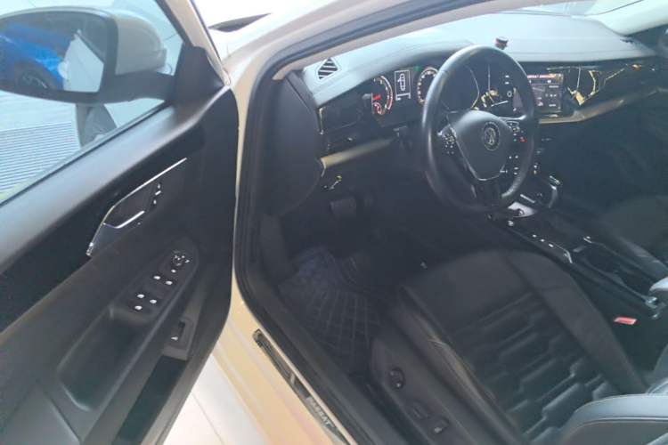 Used Volkswagen Passat 2019 330TSI Elite Edition China VI Driver Seat