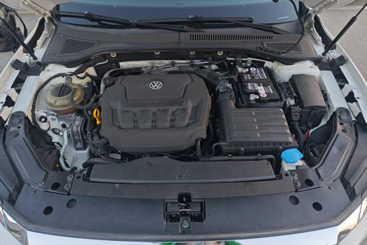 Used Volkswagen Passat 2019 330TSI Luxury Edition China VI Standard Engine Bay