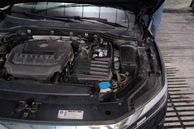 Used Volkswagen Passat 2019 330TSI Luxury Edition China VI Standard Engine Bay Left