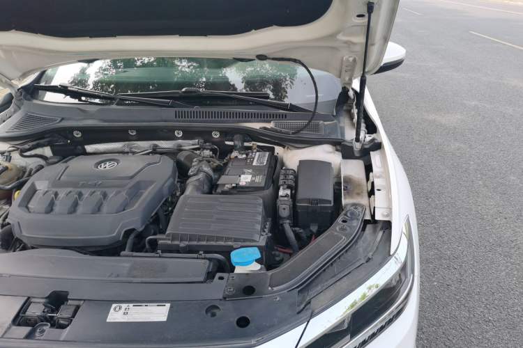 Used Volkswagen Passat 2019 330TSI Luxury Edition China VI Standard Engine Bay Left