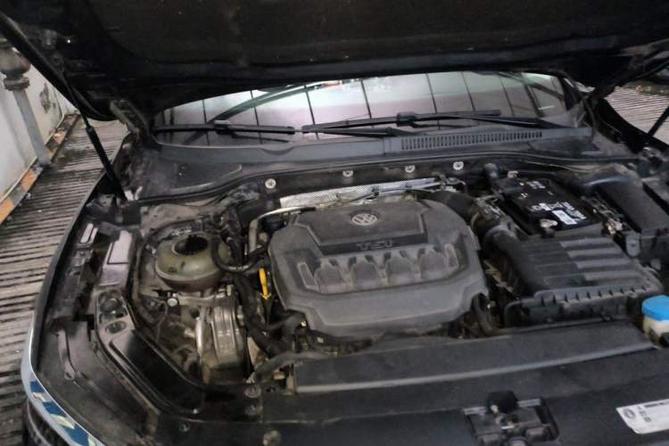 Used Volkswagen Passat 2019 330TSI Luxury Edition China VI Standard Engine Bay Right