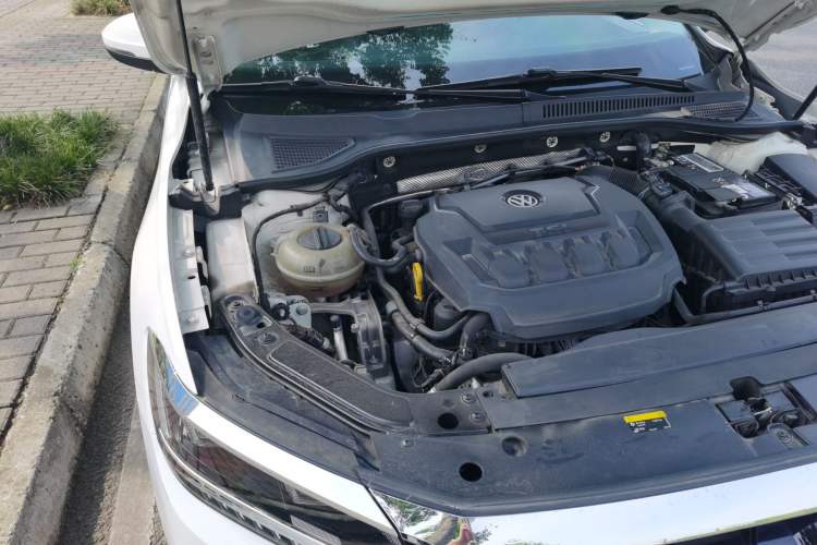 Used Volkswagen Passat 2019 330TSI Luxury Edition China VI Standard Engine Bay Right