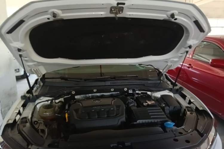 Used Volkswagen Passat 2019 330TSI Elite Edition China VI Engine Bay