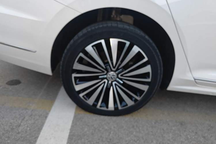 Used Volkswagen Passat 2019 330TSI Luxury Edition China VI Standard Exterior 8
