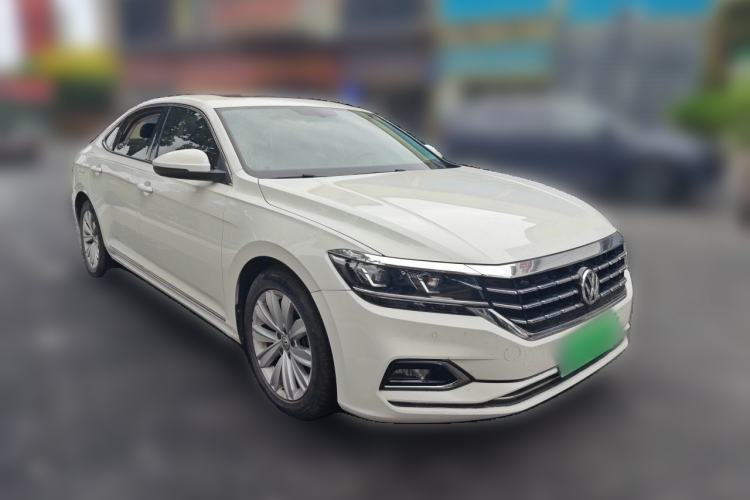 Used Volkswagen Passat 2019 330TSI Elite Edition China VI Front Right 45 Deg