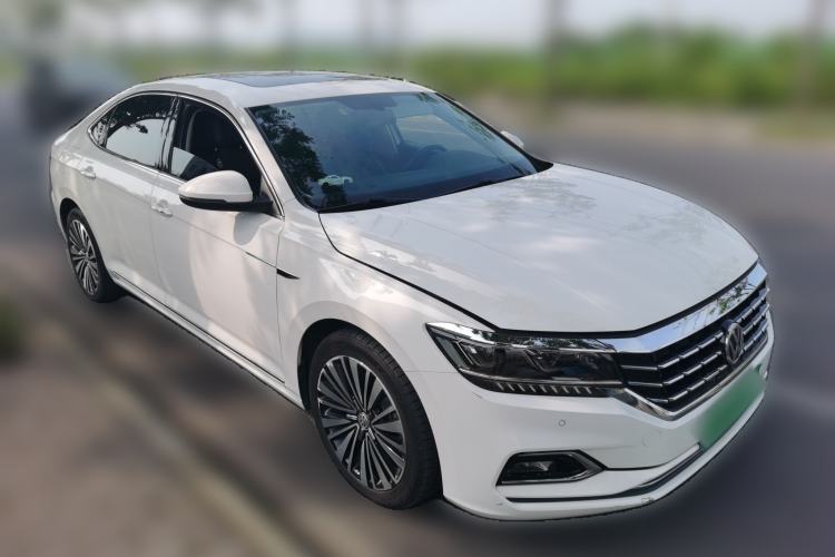 Used Volkswagen Passat 2019 330TSI Luxury Edition China VI Standard Front Right 45 Deg