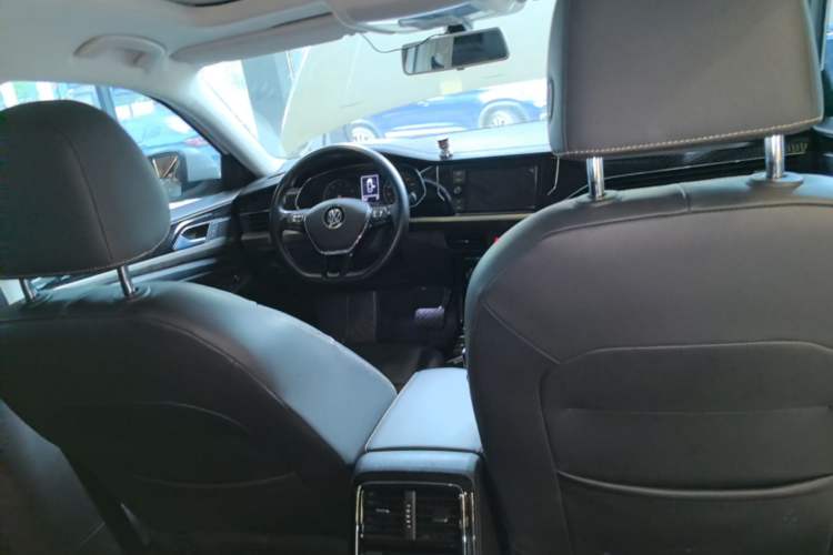Used Volkswagen Passat 2019 330TSI Elite Edition China VI Headliner