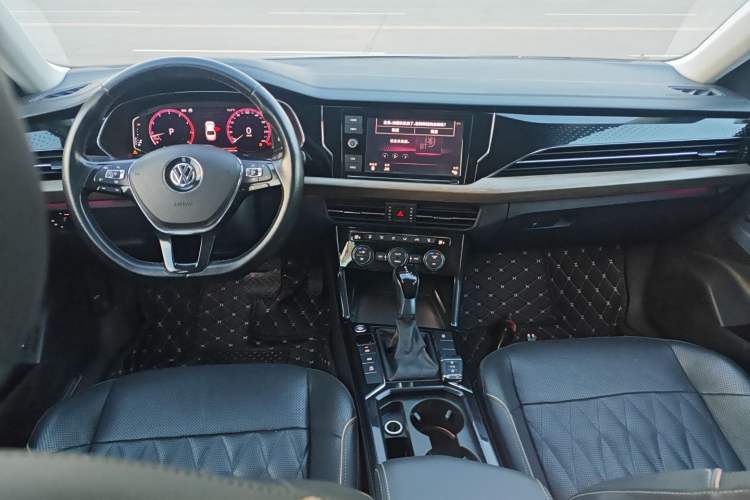 Used Volkswagen Passat 2019 330TSI Luxury Edition China VI Standard Interior 2