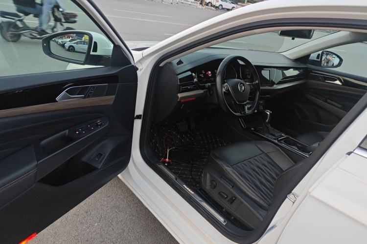 Used Volkswagen Passat 2019 330TSI Luxury Edition China VI Standard Interior 3
