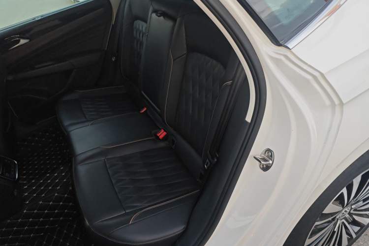 Used Volkswagen Passat 2019 330TSI Luxury Edition China VI Standard Interior 4