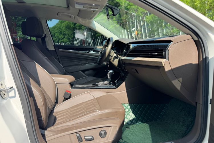 Used Volkswagen Passat 2019 330TSI Luxury Edition China V Standard Interior 5