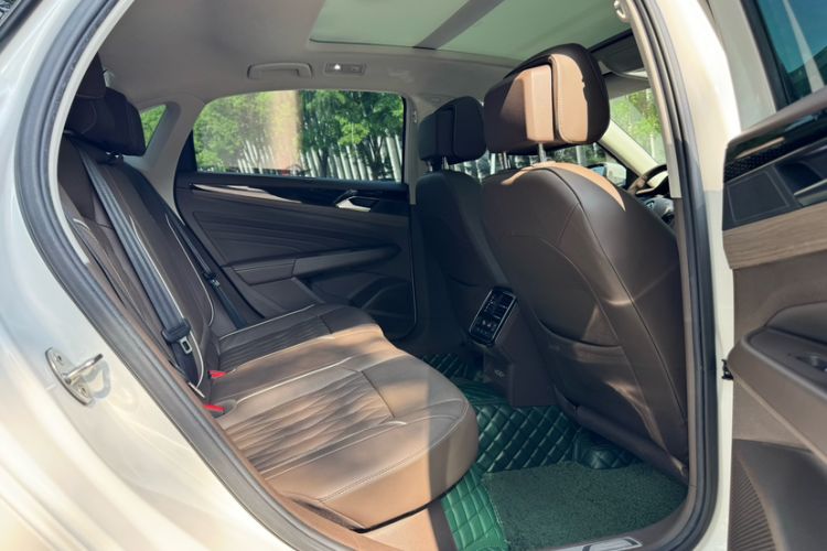 Used Volkswagen Passat 2019 330TSI Luxury Edition China V Standard Interior 6