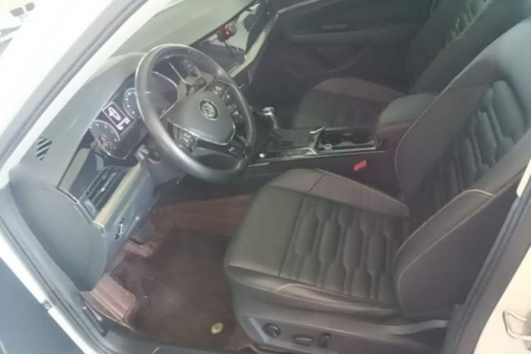 Used Volkswagen Passat 2019 330TSI Elite Edition China VI Left Front Seat