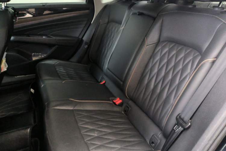 Used Volkswagen Passat 2019 330TSI Luxury Edition China VI Standard Left Rear Seat