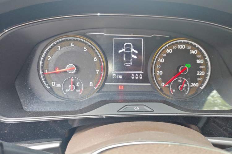 Used Volkswagen Passat 2019 330TSI Elite Edition China VI Odometer Close Up