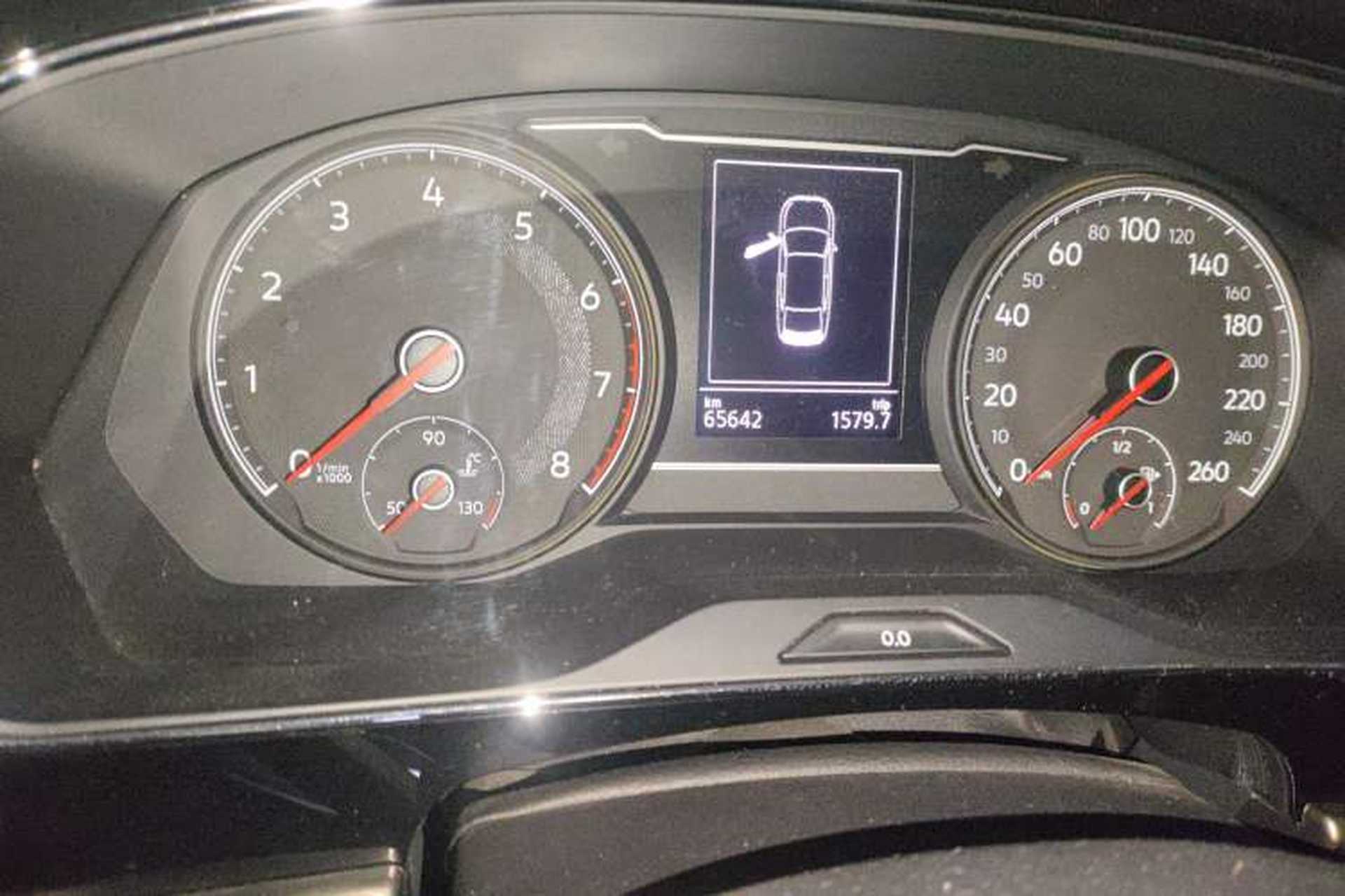Used Volkswagen Passat 2019 330TSI Elite Edition China VI Odometer Close Up
