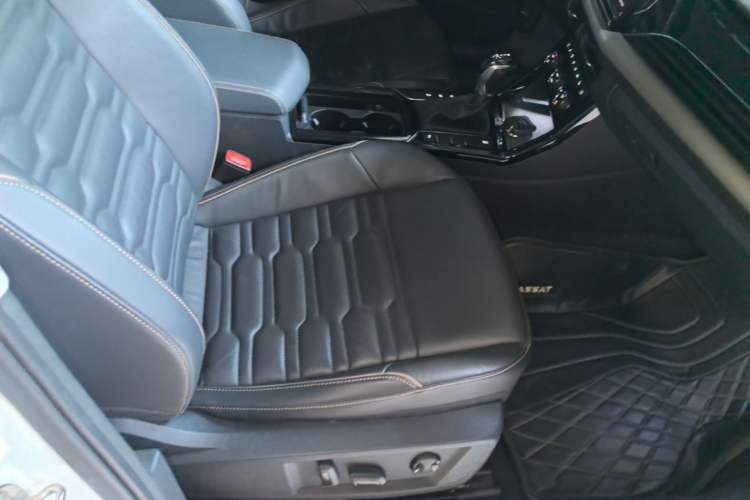 Used Volkswagen Passat 2019 330TSI Elite Edition China VI Right Front Seat
