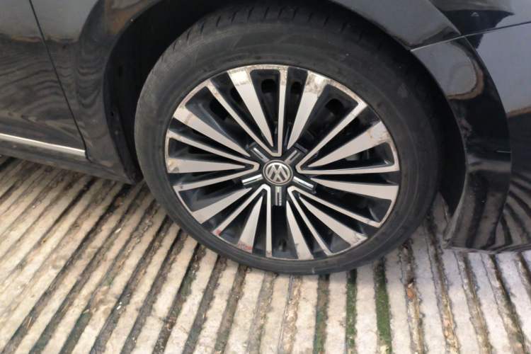 Used Volkswagen Passat 2019 330TSI Luxury Edition China VI Standard Right Front Wheel Hub