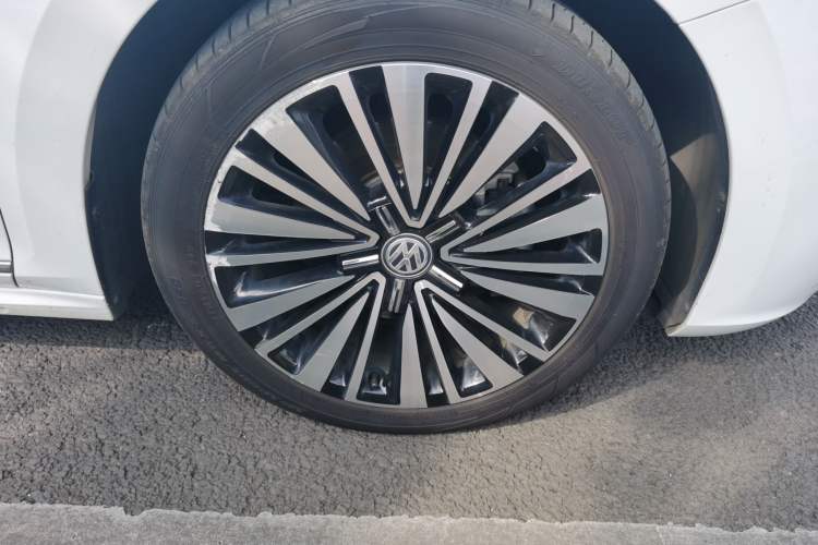 Used Volkswagen Passat 2019 330TSI Luxury Edition China VI Standard Right Front Wheel Hub