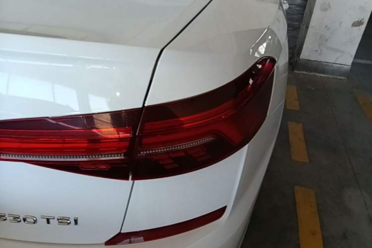 Used Volkswagen Passat 2019 330TSI Elite Edition China VI Right Rear Taillight