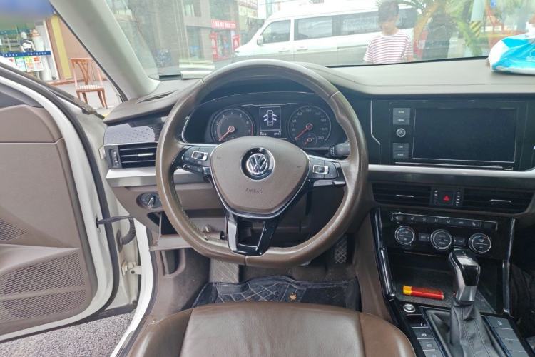 Used Volkswagen Passat 2019 330TSI Elite Edition China VI Steering Wheel