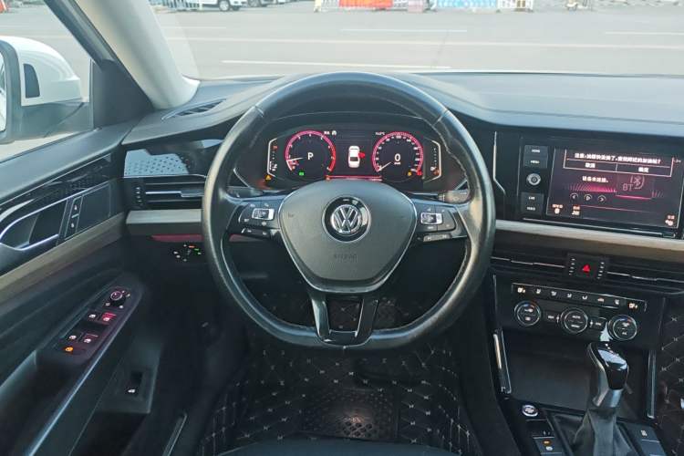 Used Volkswagen Passat 2019 330TSI Luxury Edition China VI Standard Steering Wheel