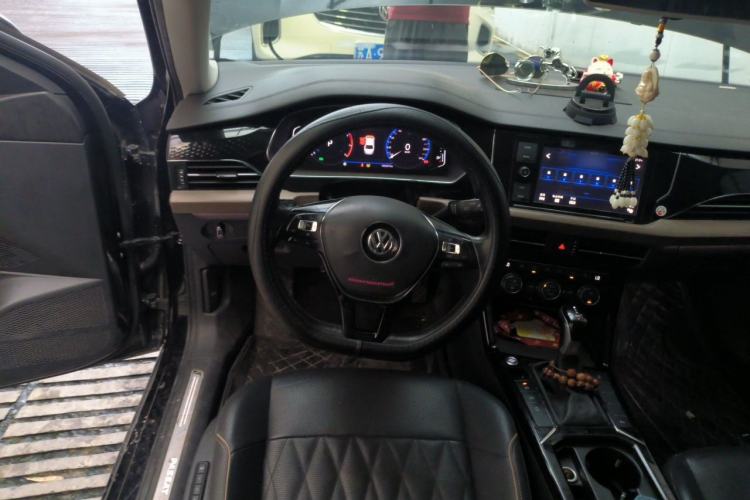 Used Volkswagen Passat 2019 330TSI Luxury Edition China VI Standard Steering Wheel