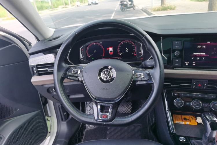 Used Volkswagen Passat 2019 330TSI Luxury Edition China VI Standard Steering Wheel