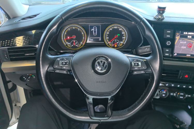 Used Volkswagen Passat 2019 330TSI Elite Edition China VI Steering Wheel