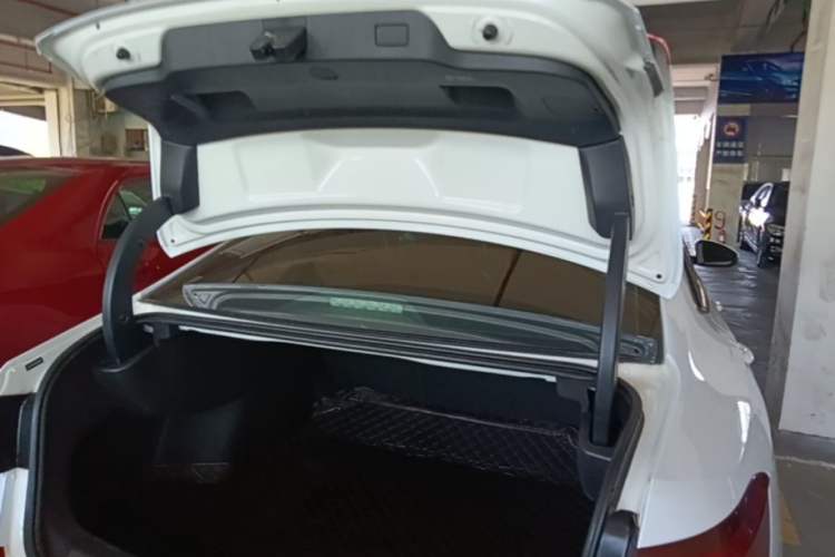 Used Volkswagen Passat 2019 330TSI Elite Edition China VI Trunk