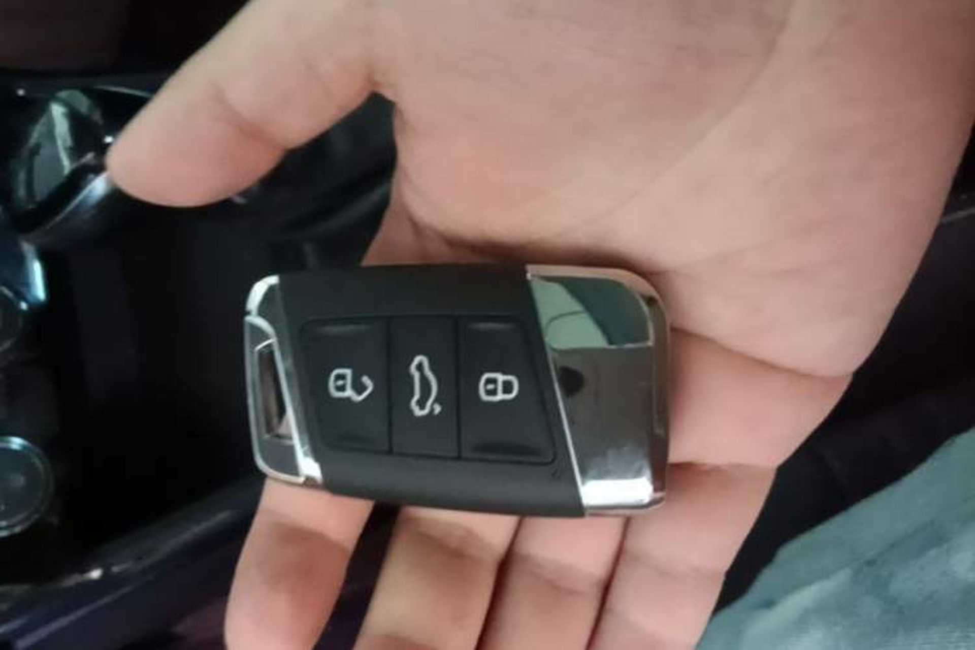 Used Volkswagen Passat 2019 330TSI Elite Edition China VI Vehicle Key