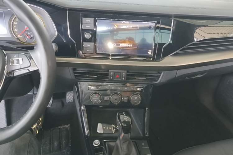 Used Volkswagen Passat 2019 330TSI Elite Edition China V Standard Audio And AC Panel