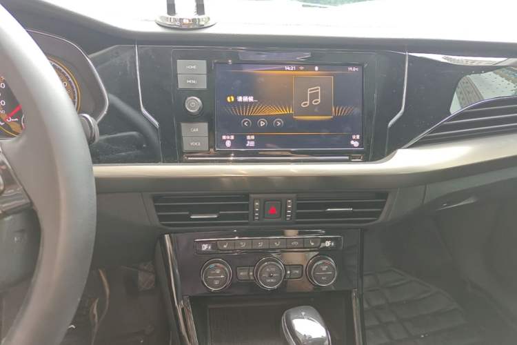Used Volkswagen Passat 2019 330TSI Elite Edition China VI Audio And AC Panel