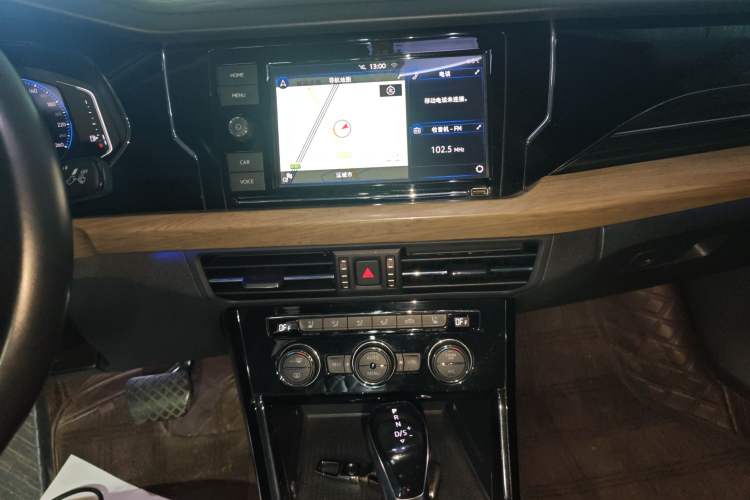 Used Volkswagen Passat 2019 330TSI Luxury Edition China V Standard Audio And AC Panel