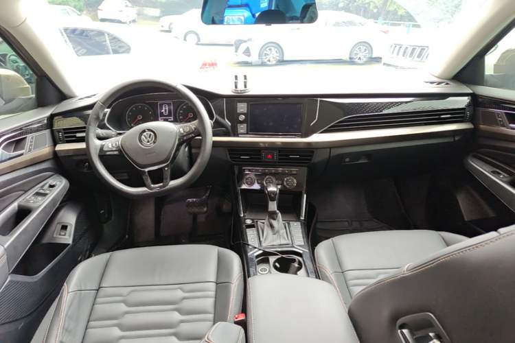 Used Volkswagen Passat 2019 330TSI Elite Edition China VI Center Console