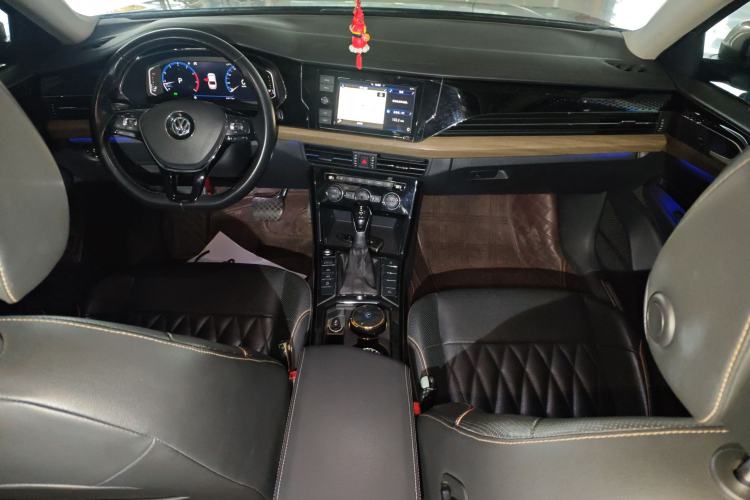 Used Volkswagen Passat 2019 330TSI Luxury Edition China V Standard Center Console