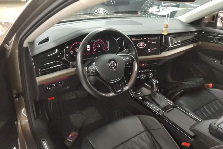 Used Volkswagen Passat 2019 330TSI Luxury Edition China V Standard Center Console