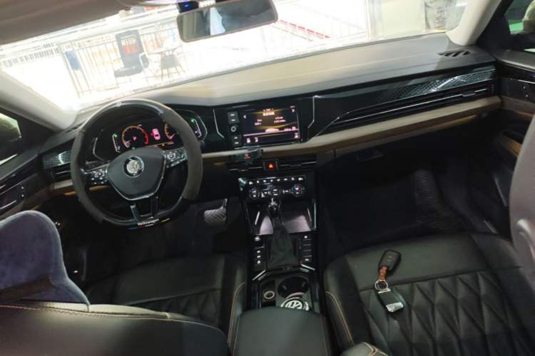 Used Volkswagen Passat 2019 330TSI Luxury Edition China V Standard Center Console