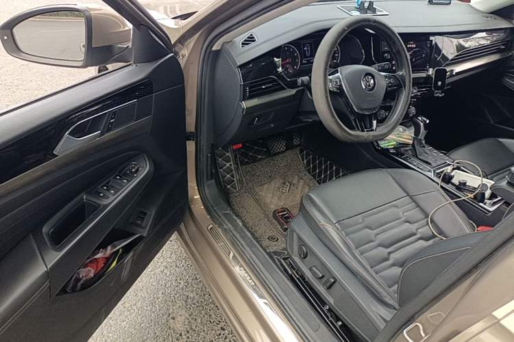 Used Volkswagen Passat 2019 330TSI Elite Edition China VI Driver Seat