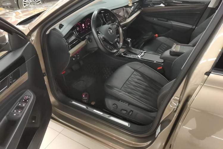 Used Volkswagen Passat 2019 330TSI Luxury Edition China V Standard Driver Seat